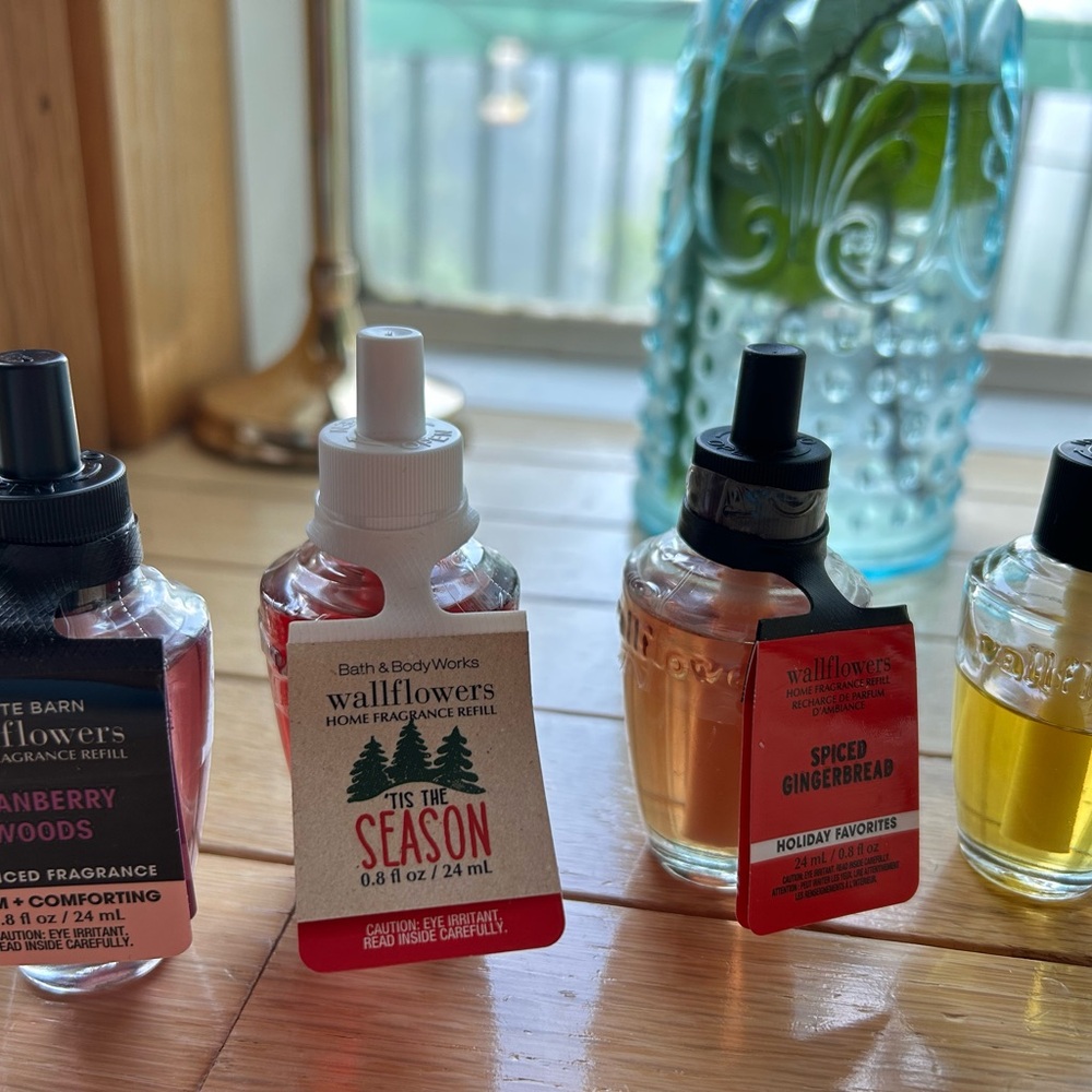 CHRISTMAS!! Bath and Body & Works wallflowers, plug-ins, car fresheners,candles